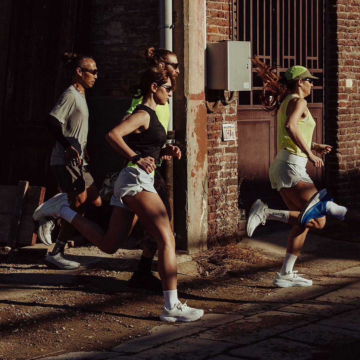 MEN'S GUIDE 18 - Image 8
