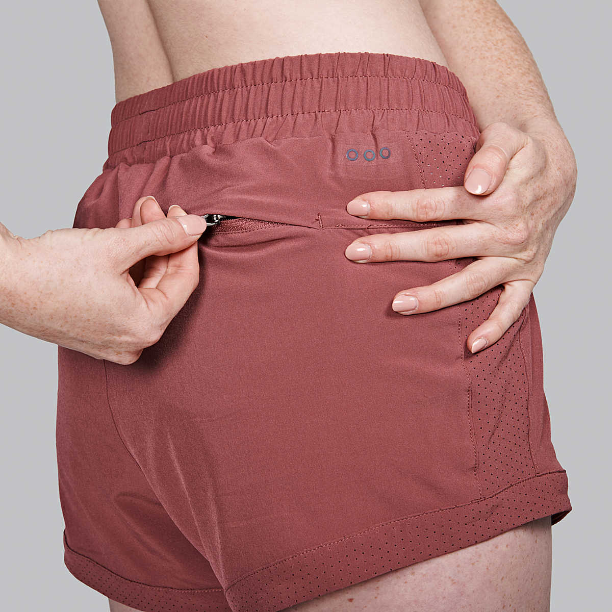 WOMEN'S OUTPACE 3″ SHORT - Image 3